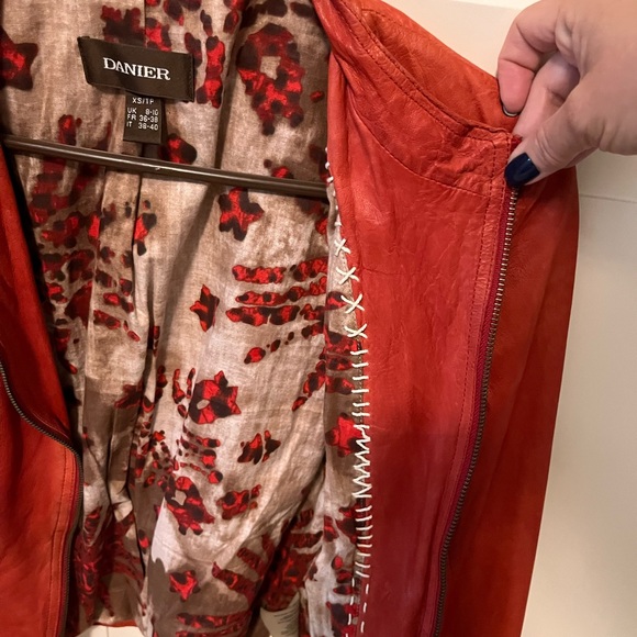 Danier jacket in red leather, barely worn (1-3 times). - Picture 6 of 6